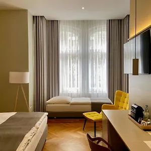 Otel 38, Berlin