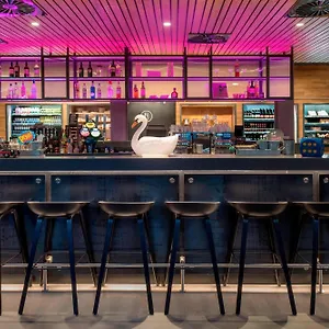 moxy-london-stratford.cambridgehotelsuk.com/