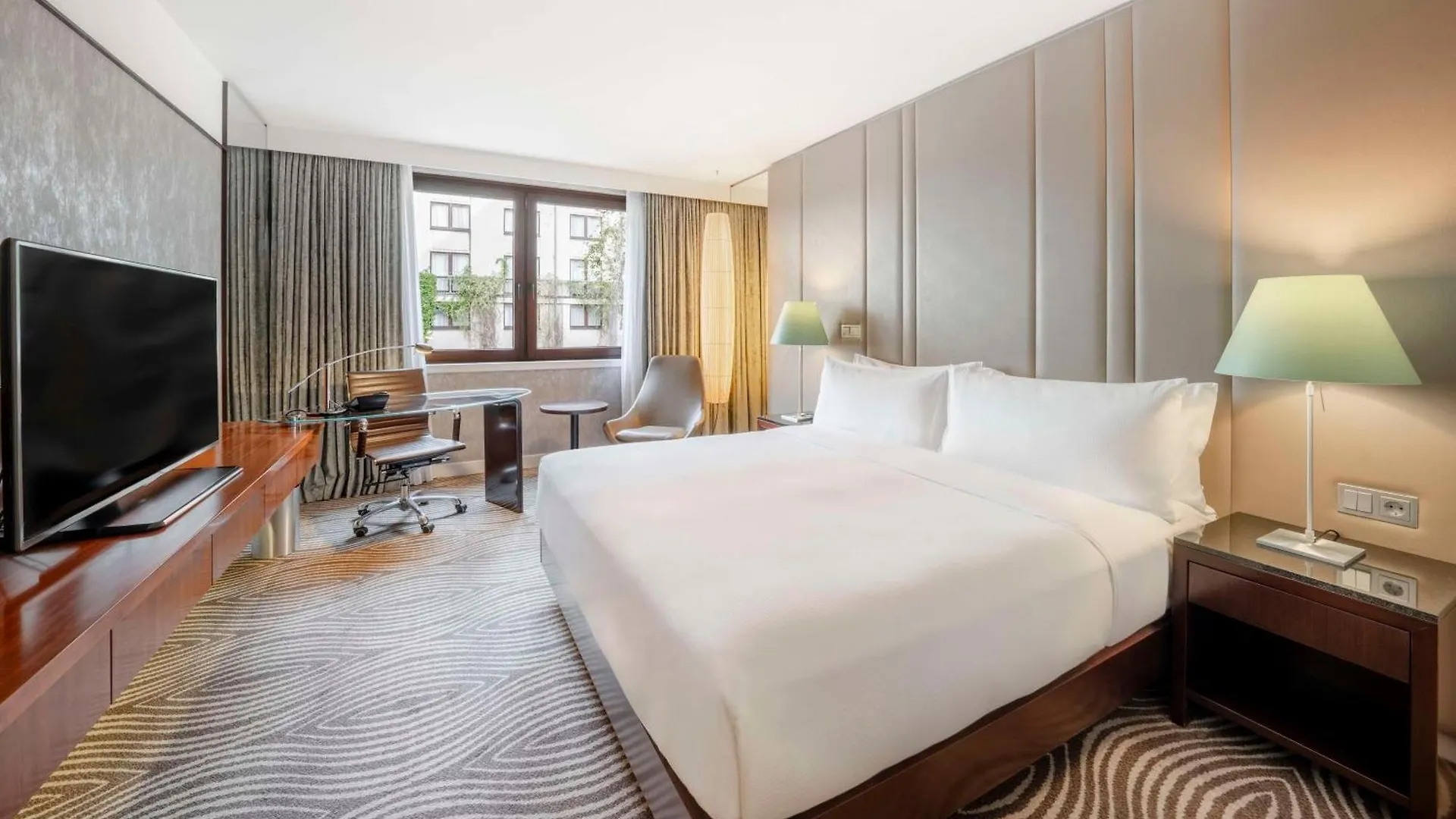 Hotel Hilton Berlin 5*,  Deutschland
